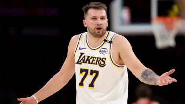 掘金成NBA历史第三支单赛季有三名不同球员得到50+的球队